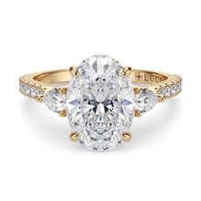 Load image into Gallery viewer, LUCCE SOPHIA™ Pavé Oval Diamond