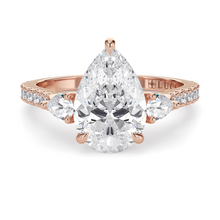 Load image into Gallery viewer, Lucce Sophia Pavé Pear Moissanite