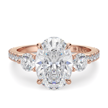 Load image into Gallery viewer, Lucce Sophia Siena Pavé Oval Diamond