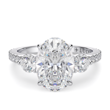 Load image into Gallery viewer, Lucce Sophia Siena Pavé Oval Diamond
