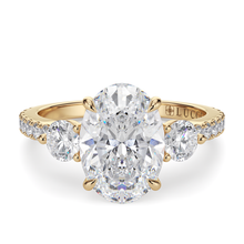 Load image into Gallery viewer, Lucce Sophia Siena Pavé Oval Diamond