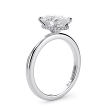 Load image into Gallery viewer, Lucce Verona Oval Moissanite
