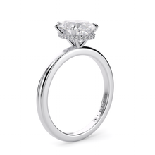 Load image into Gallery viewer, Lucce Verona Pear Moissanite