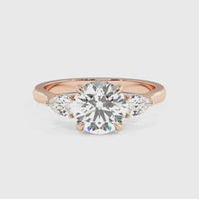 Load and play video in Gallery viewer, Lucce Sophia Luxe Round Moissanite