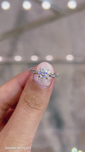 Load and play video in Gallery viewer, Lucce Fiore Solitaire Round Moissanite