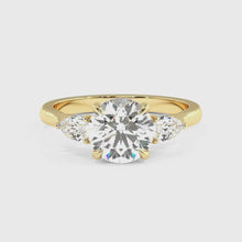 Load and play video in Gallery viewer, Lucce Sophia Luxe Round Moissanite