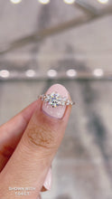 Load and play video in Gallery viewer, Lucce Ellia Round Moissanite