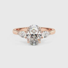 Load and play video in Gallery viewer, Lucce Sophia Oval Luxe Moissanite