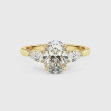 Load and play video in Gallery viewer, Lucce Sophia Oval Luxe Moissanite