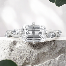 Load image into Gallery viewer, Lucce Constance Vielle Emerald Diamond