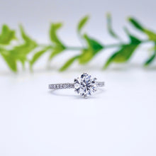 Load image into Gallery viewer, Lucce Miriam Pavé Round Diamond