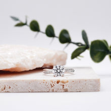 Load image into Gallery viewer, Fiore Round Platinum