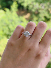 Load and play video in Gallery viewer, Moissanite Lab Diamond Engagement Ring Wedding Rings Manila Philippines
