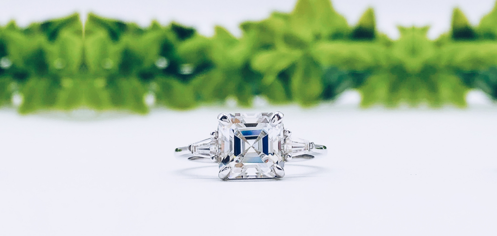 Three-Stone Rings and Their Symbolic Meaning – LUCCE
