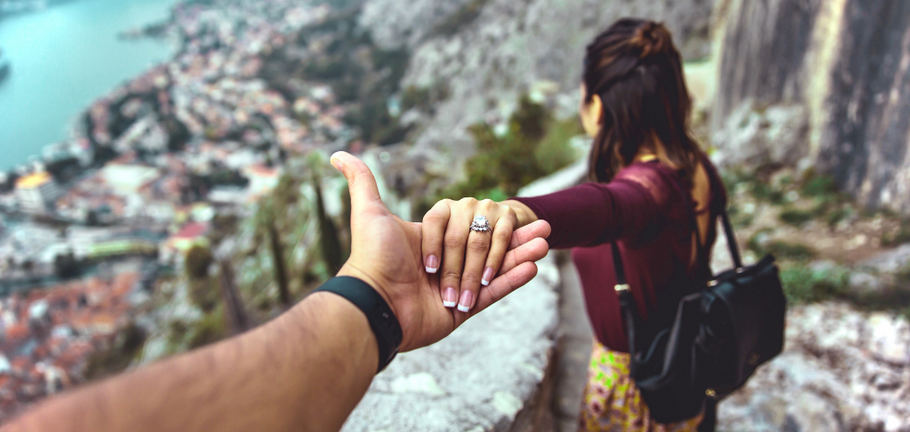 5 Tips to Get Her Ring Size For a Surprise Proposal