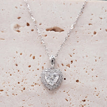 Load image into Gallery viewer, Presa Heart Necklace Diamond
