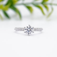 Load image into Gallery viewer, Ronah Lab Diamond 0.76ct D VVS2
