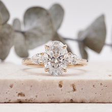 Load image into Gallery viewer, Sophia Oval Luxe Diamond *new*
