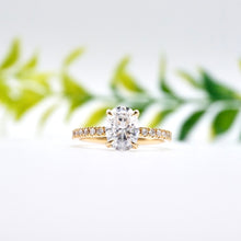 Load image into Gallery viewer, Lucia Pavé Oval 1.52ct SUPERNOVA Moissanite

