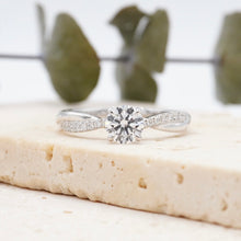 Load image into Gallery viewer, Fiore Round Lab Diamond 0.52ct D VS1 Id IGI 14K White Gold
