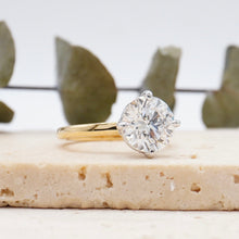 Load image into Gallery viewer, Constance Petal Round Lab Diamond 2.50ct E VS1 Id IGI 18K Yellow Gold/Platinum Prongs
