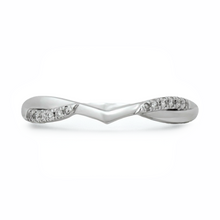 Load image into Gallery viewer, Lucce Fiore Flush Band Diamond
