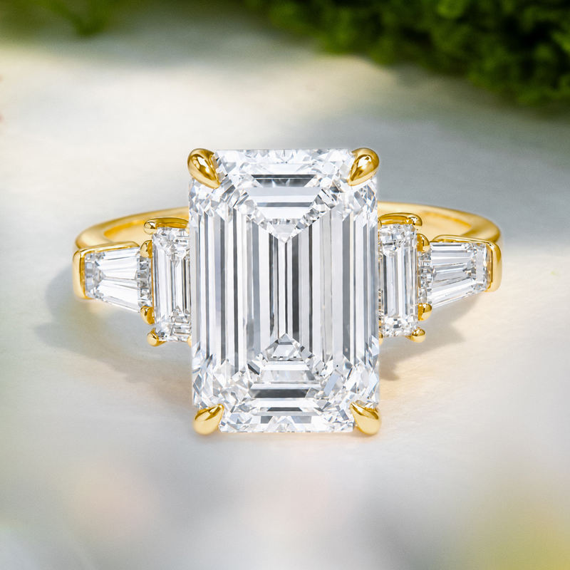 LUCCE GALERIE™ Emerald Lab Diamond 5.34ct F VS1 18K Yellow Gold