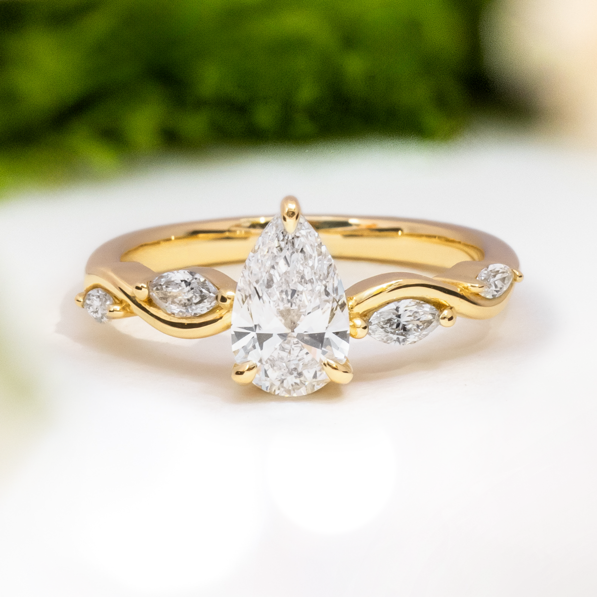 Load image into Gallery viewer, LUCCE CONSTANCE™ Viello Pear Lab Diamond 0.74ct D VVS2 IGI 14K Yellow Gold

