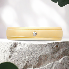 Load image into Gallery viewer, Lucce Abbraccio Mi Polished 5mm 0.02ct Lab Diamond 14K Yellow Gold
