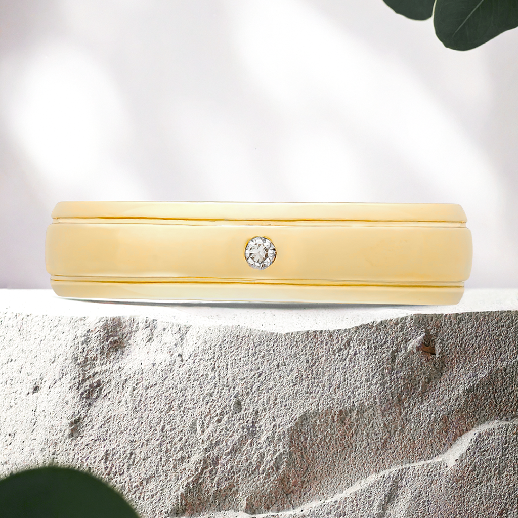 Lucce Abbraccio Mi Polished 5mm 0.02ct Lab Diamond 14K Yellow Gold