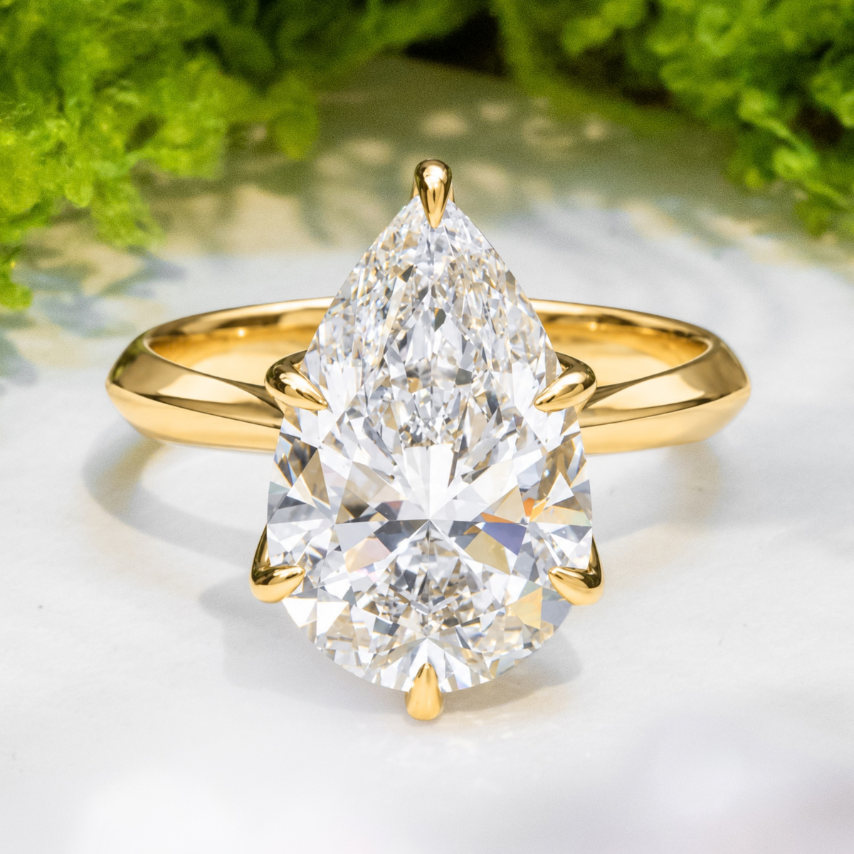Load image into Gallery viewer, LUCCE ECUADORIAN™ Pear Lab Diamond 5.19ct F VVS2 18K Yellow Gold
