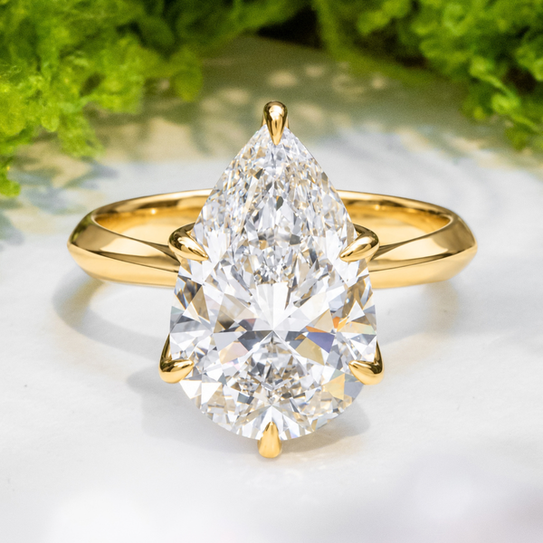 LUCCE ECUADORIAN™ Pear Lab Diamond 5.19ct F VVS2 18K Yellow Gold