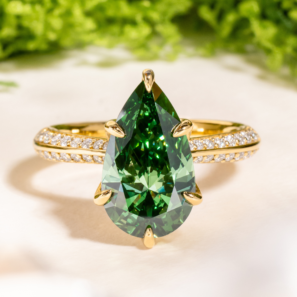 Load image into Gallery viewer, LUCCE ECUADORIAN™ Pavé Pear VERDANT™ Lab Diamond 3.03ct Fancy Vivid Green VS1 18K Yellow Gold
