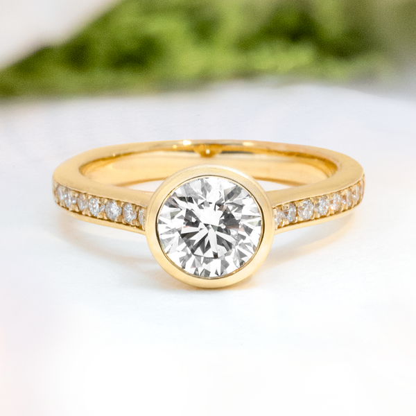 LUCCE CARLISLE™ Pavé Round Lab Diamond 1.03ct D VVS2 IGI 14K Yellow Gold