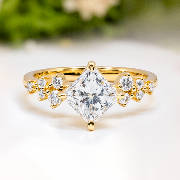 LUCCE ELLIA™ Princess Lab Diamond 1.04ct E VVS2 IGI 14K Yellow Gold