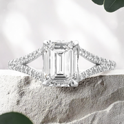 LUCCE LARA™ Emerald Lab Diamond 1.64ct D VVS2 IGI Platinum