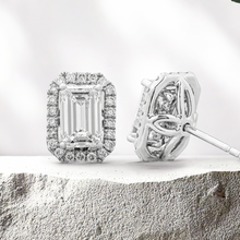 Load image into Gallery viewer, Lucce Montevalle Earrings Emerald Diamond
