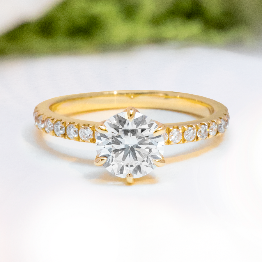 Load image into Gallery viewer, LUCCE LUCIA™ Pavé 6-Prong Round Lab Diamond 1.01ct D VVS2 Id IGI 14K Yellow Gold
