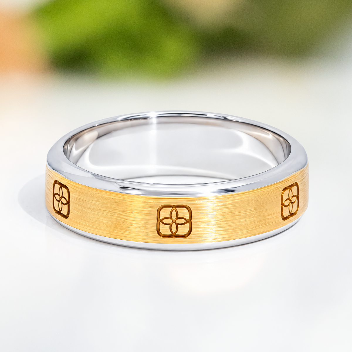 Load image into Gallery viewer, LUCCE CONSTANCE™ II Brushed 5.5mm 18K Yellow Gold/Platinum
