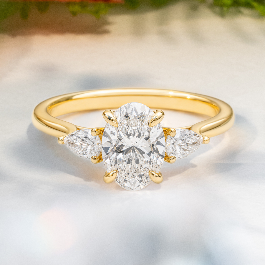 Load image into Gallery viewer, LUCCE SOPHIA™ Oval Lab Diamond 1.55ct E VVS2 IGI 18K Yellow Gold
