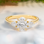 LUCCE SOPHIA™ Oval Lab Diamond 1.55ct E VVS2 IGI 18K Yellow Gold