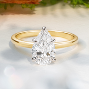 LUCCE VERONA™ Pear Lab Diamond 2.00ct E VS1 Ex IGI 18K Yellow Gold and Platinum Prongs