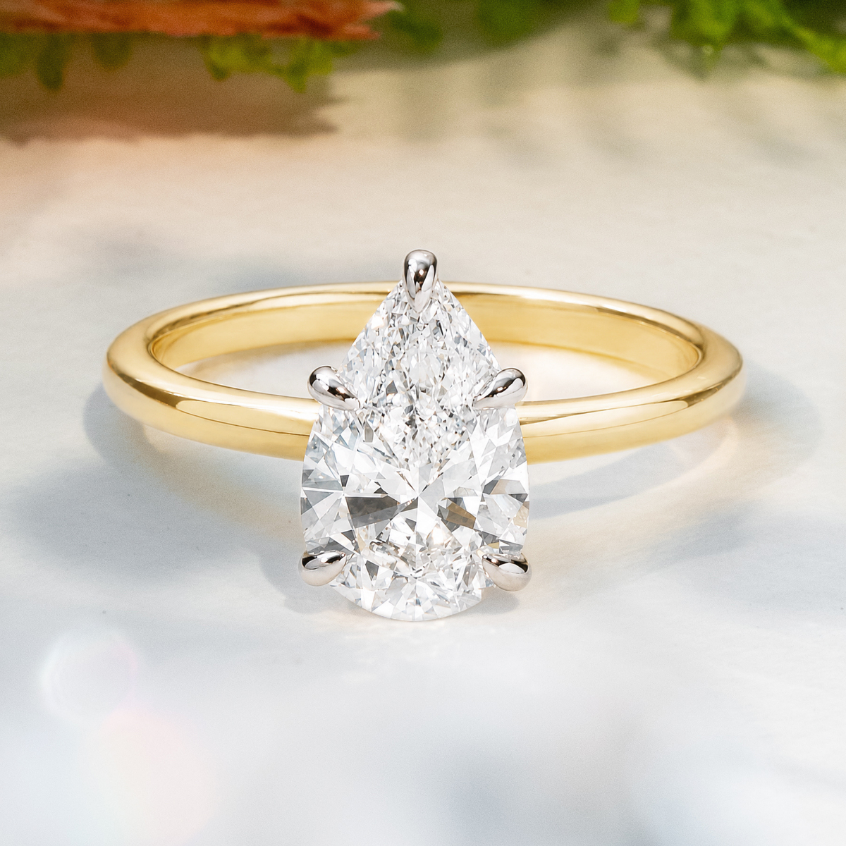 Load image into Gallery viewer, LUCCE VERONA™ Pear Lab Diamond 2.00ct E VS1 Ex IGI 18K Yellow Gold and Platinum Prongs
