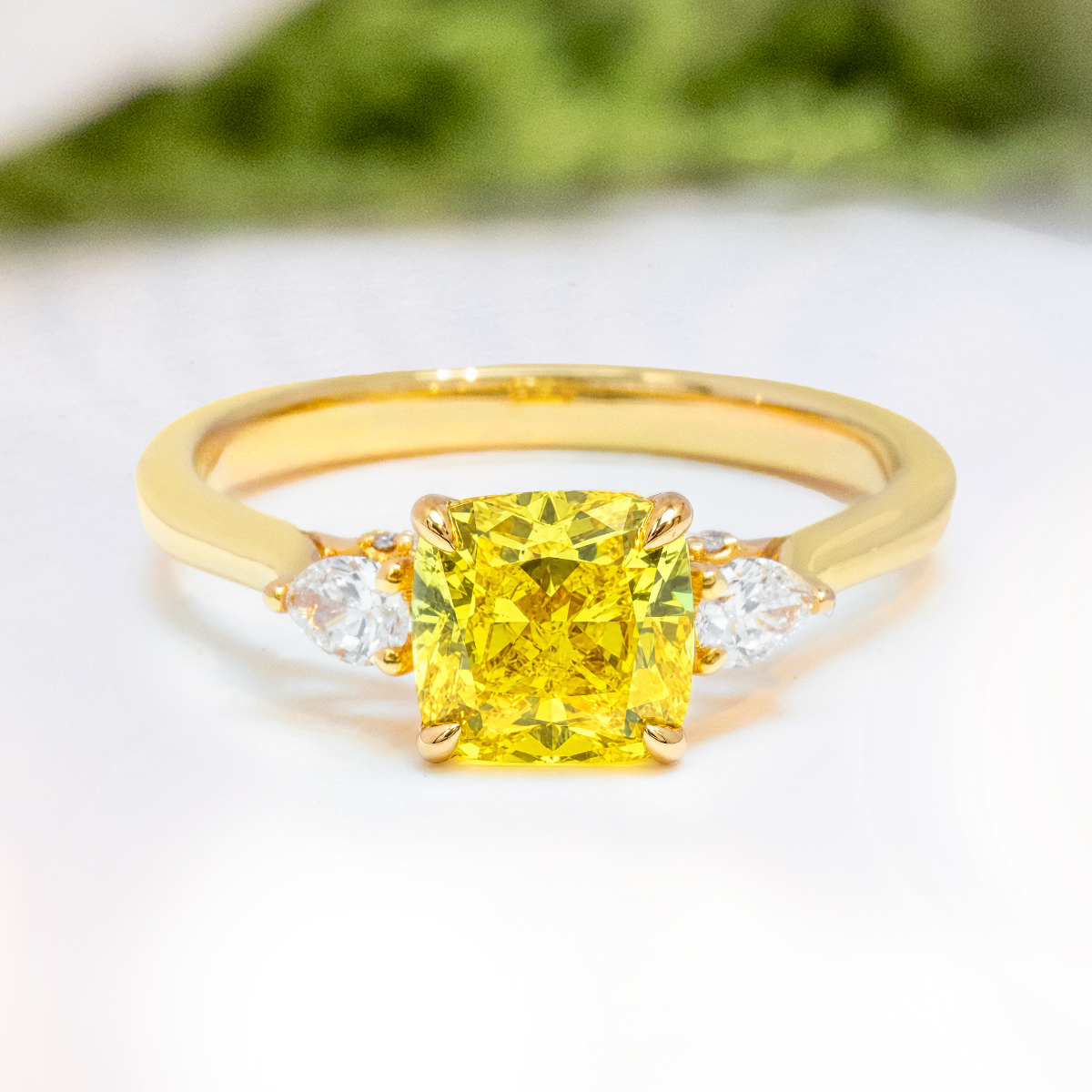 Load image into Gallery viewer, LUCCE SOPHIA™ Cushion SUNBURST™ Lab Diamond 1.41ct Fancy Vivid Yellow VS1 Ex IGI 18K Yellow Gold
