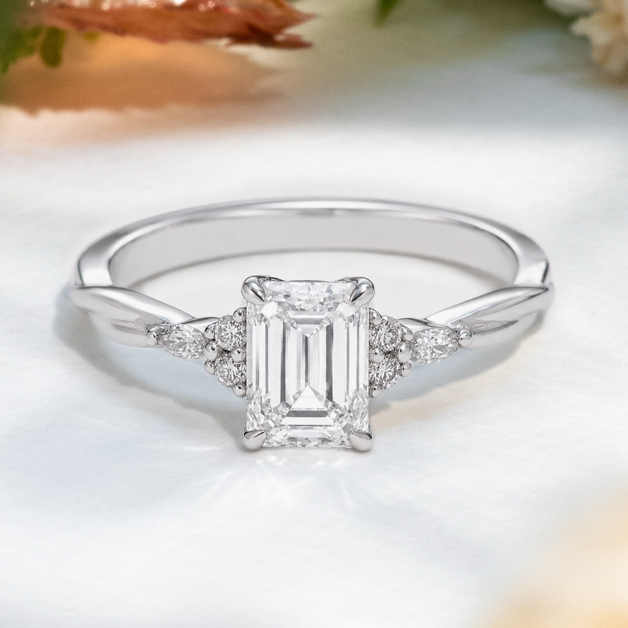 Load image into Gallery viewer, LUCCE ALESSA™ Emerald 1.06ct Lab Diamond D VVS2 IGI 18K White Gold
