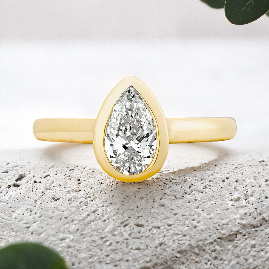 Load image into Gallery viewer, LUCCE CARLISLE™ Pear Lab Diamond 0.83ct D VVS2 IGI 14K Yellow Gold
