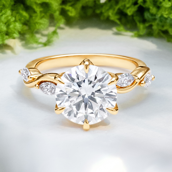 LUCCE CONSTANCE™ Petal Round Lab Diamond 3.02ct D VS1 Id IGI 18K Yellow Gold