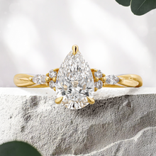 Load image into Gallery viewer, Lucce Alessa Pear Lab Diamond 1.07ct E VVS2 Ex IGI 18K Yellow Gold
