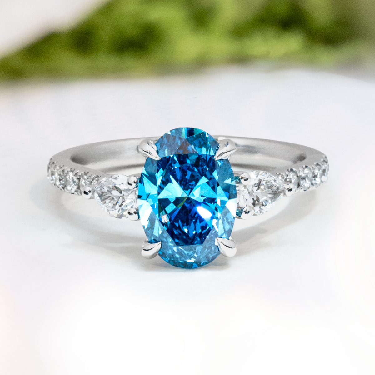 Load image into Gallery viewer, LUCCE SOPHIA™ Pavé Oval OCEAN™ Blue Lab Diamond 1.70ct Fancy Vivid Blue VS1 Ex IGI Platinum
