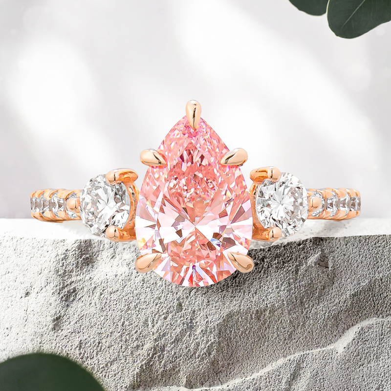 Lucce Siena Pavé Pear Rosé Lab Diamond 1.50ct Fancy Vivid Pink VS1 Ex IGI 18K Rose Gold